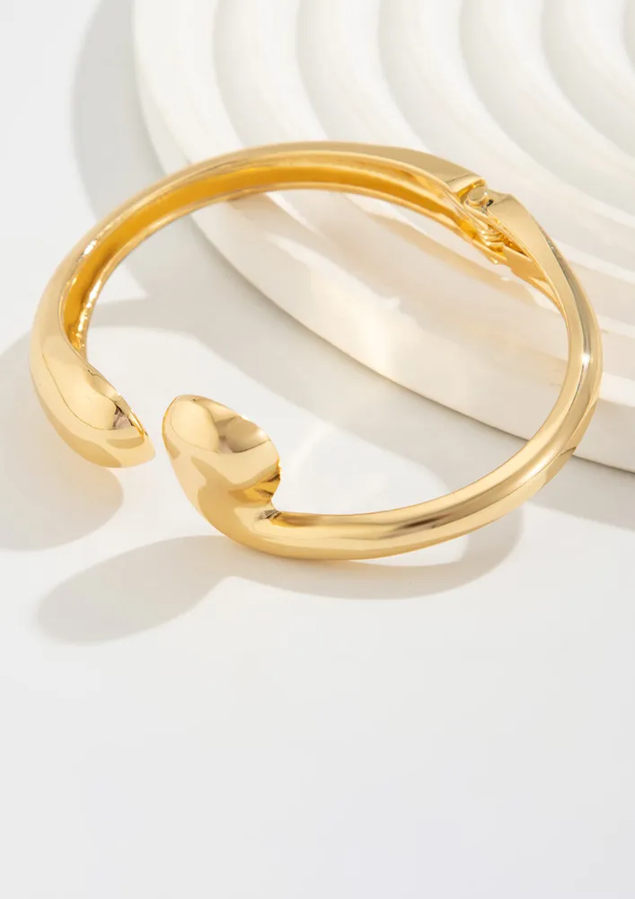 GOLD-PLATED ABSTRACT CUFF BRACELET