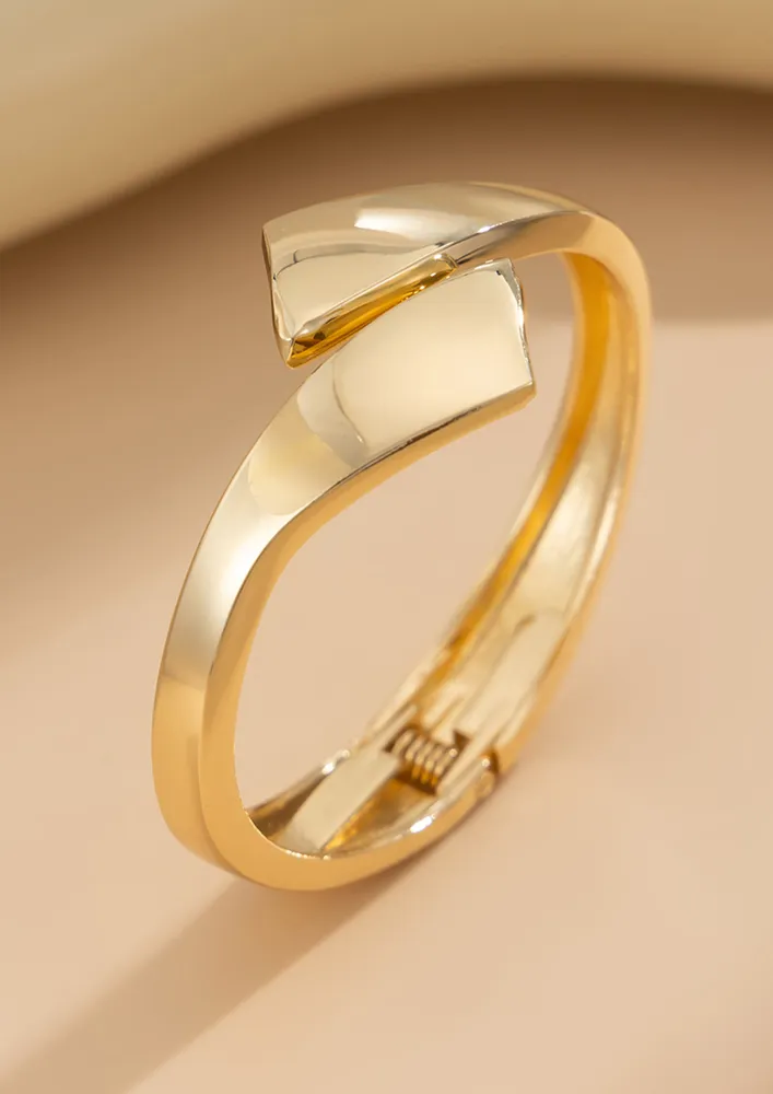 GOLD-PLATED GEOMETRIC BYPASS CUFF BRACELET