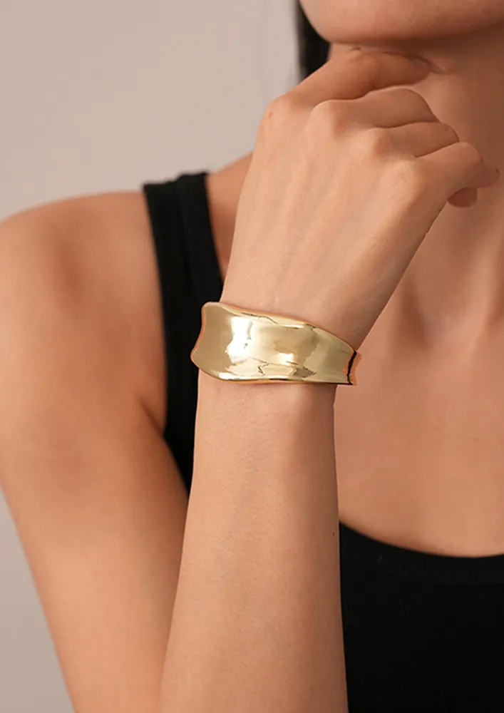 STATEMENT GOLD-PLATED CUFF BRACELET
