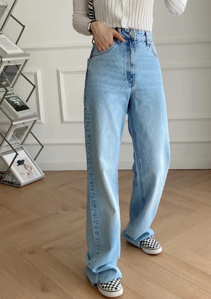 K-INSPIRED LIGHT-BLUE STRAIGHT JEANS