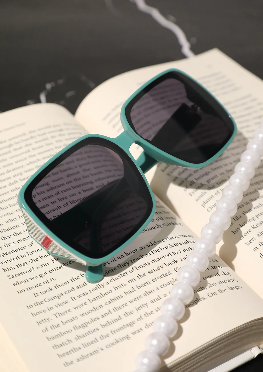 WAYFARER GREEN-GREY SUNGLASSES