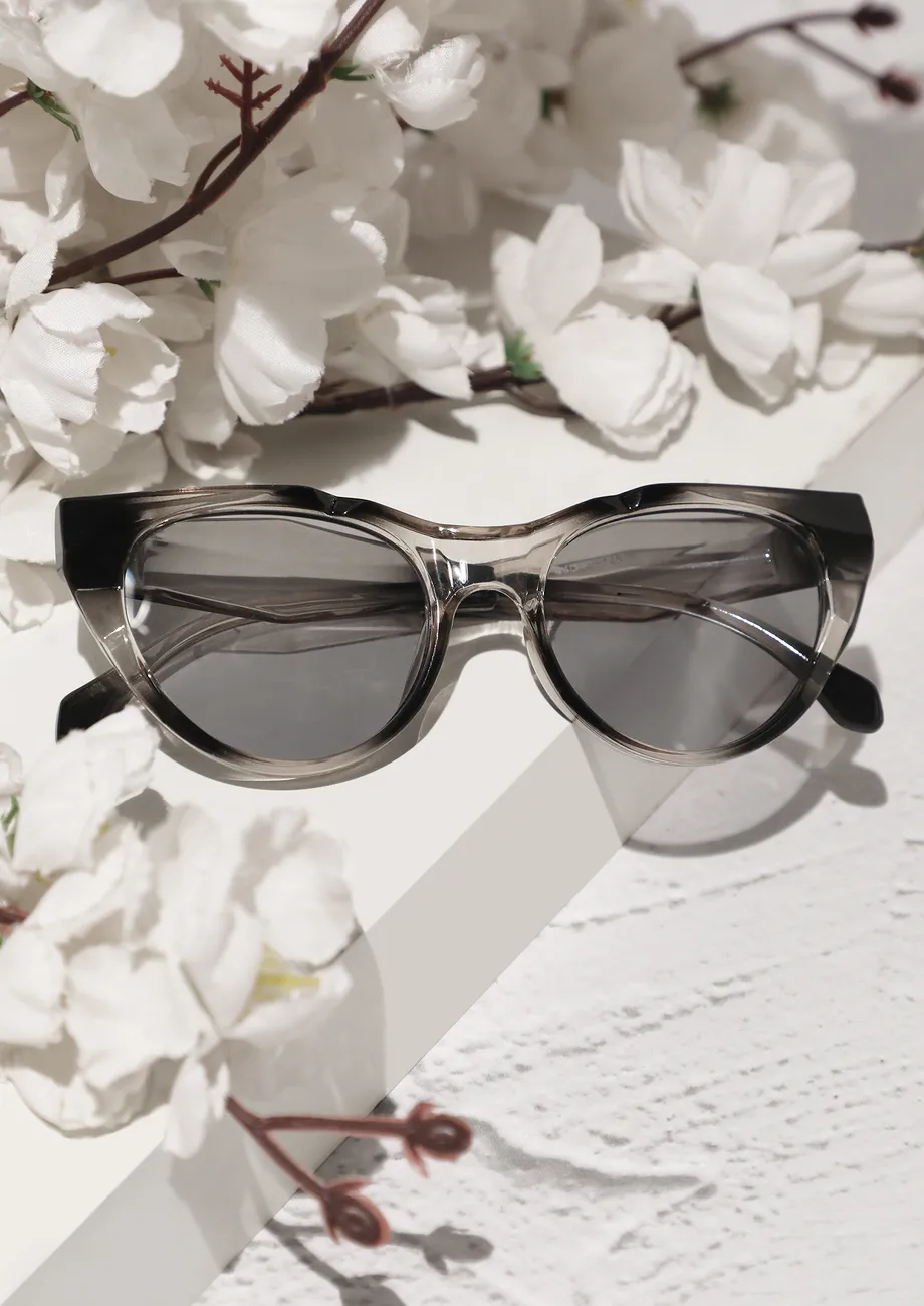 GREY CAT-EYE SUNGLASSES