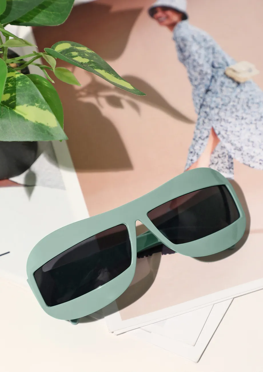 FUNKY GREEN-BLACK Y2K SUNGLASSES