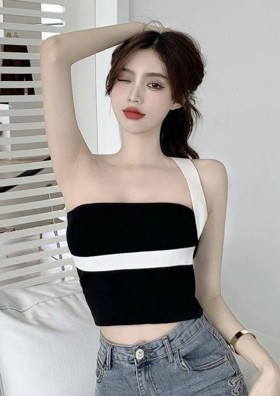 Black Convertible Neckline Crop Top