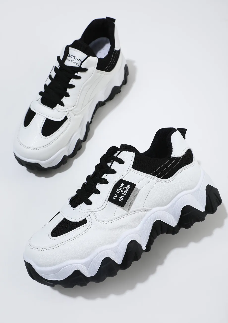 TIC TAC TOE BLACK TRAINERS