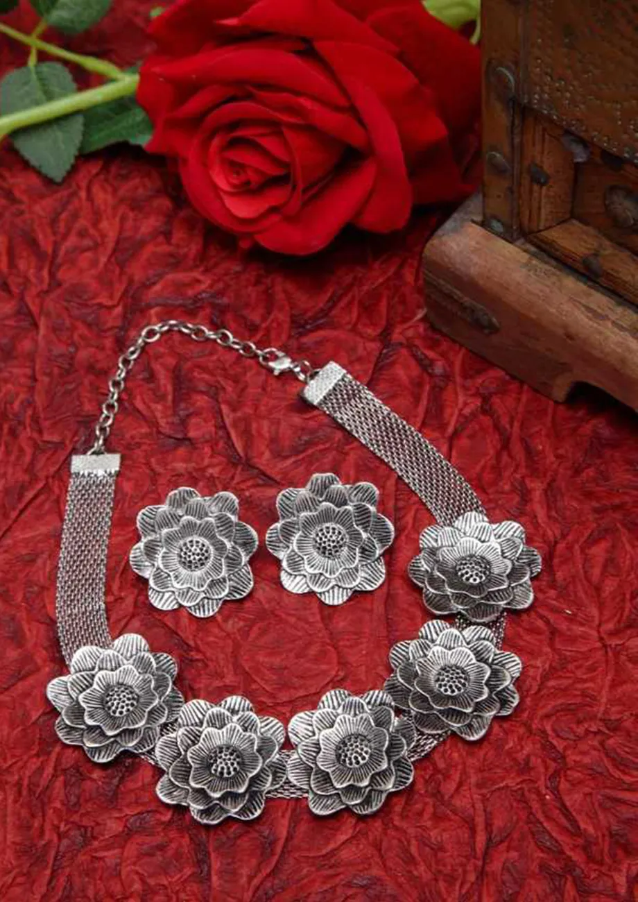 Silver flower choker store