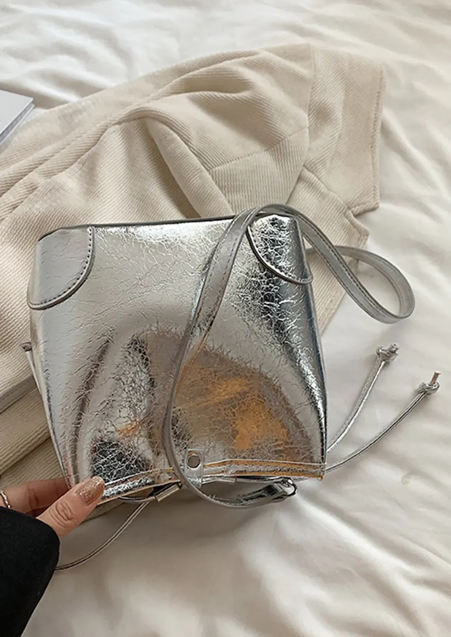 SILVER TEXTURED BUCKET BAG