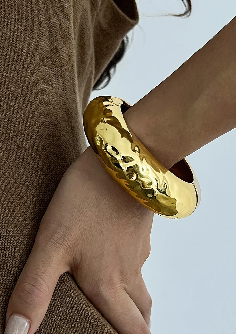 GOLD-TONE CHUNKY BANGLE BRACELET