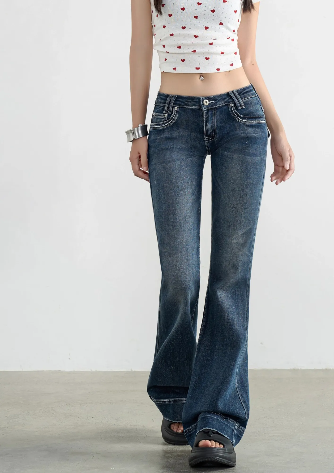 Low-Rise Flared Jeans In Blue GIENGE SU Ash Blue Flare Denim